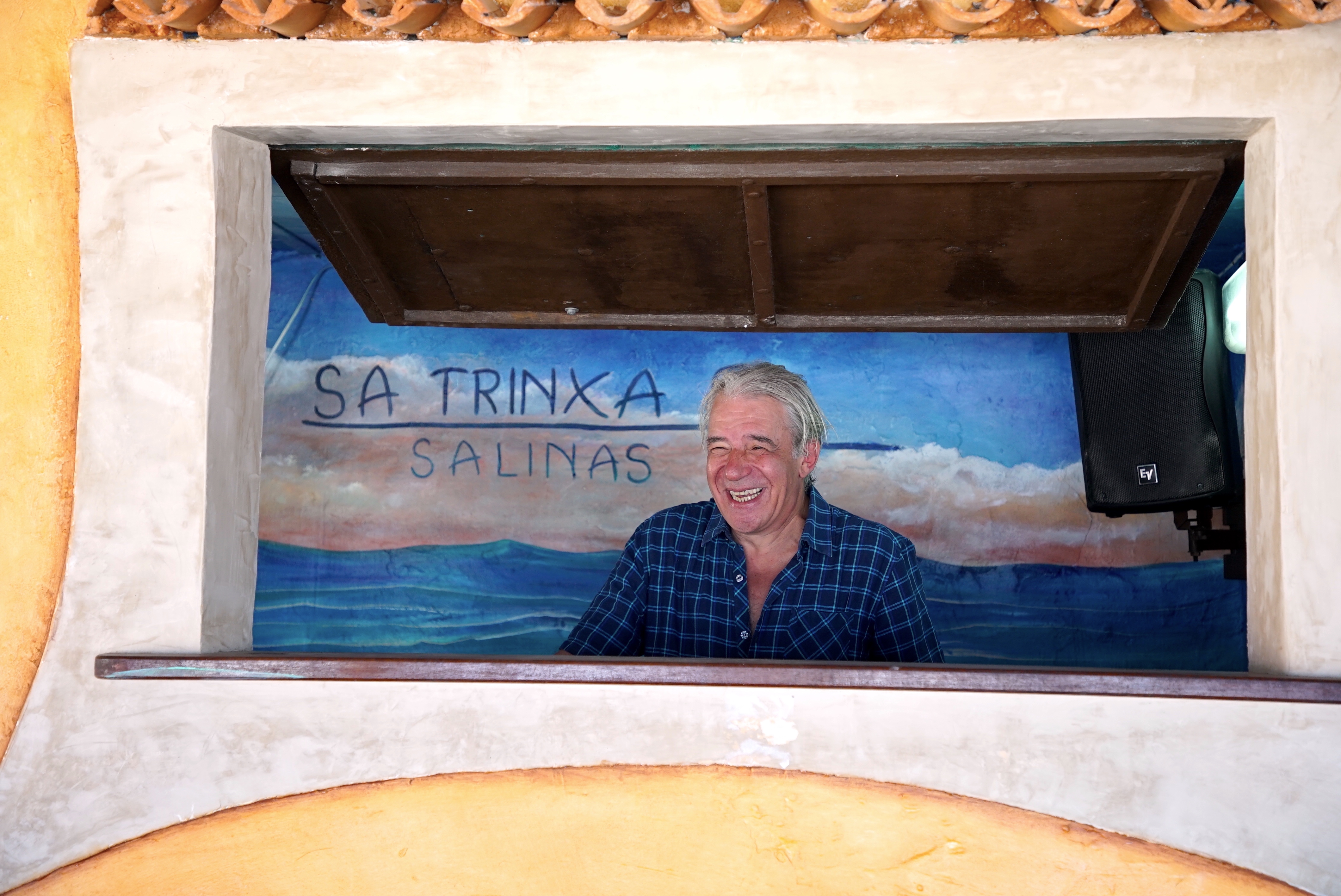 地中海に浮かぶイビサ島の伝説的なローカルDJ ジョン・サ・トリンサの